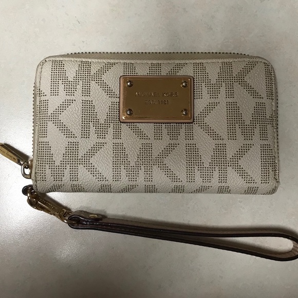 Michael Kors Handbags - Michael Kors Wallet